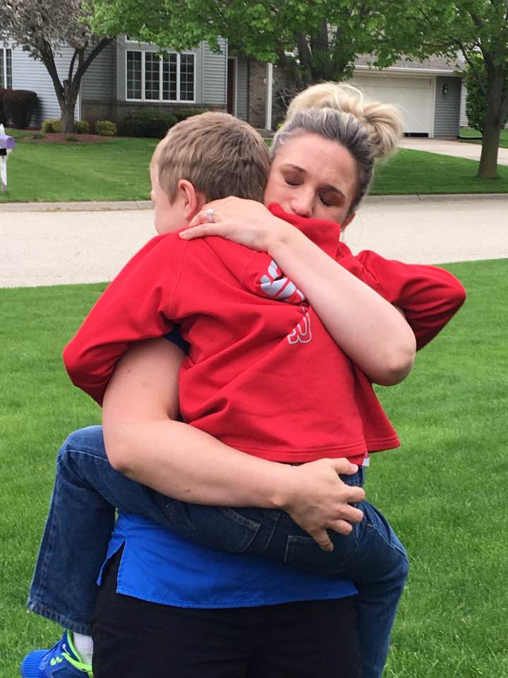 A rendőrség kopogtat az ajtón és a 8 éves fiút keresik… mikor anyja megtudja miért, sírni kezd! 2