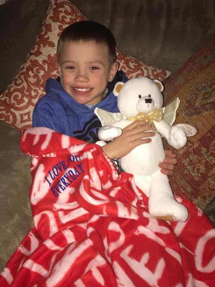 A rendőrség kopogtat az ajtón és a 8 éves fiút keresik… mikor anyja megtudja miért, sírni kezd!