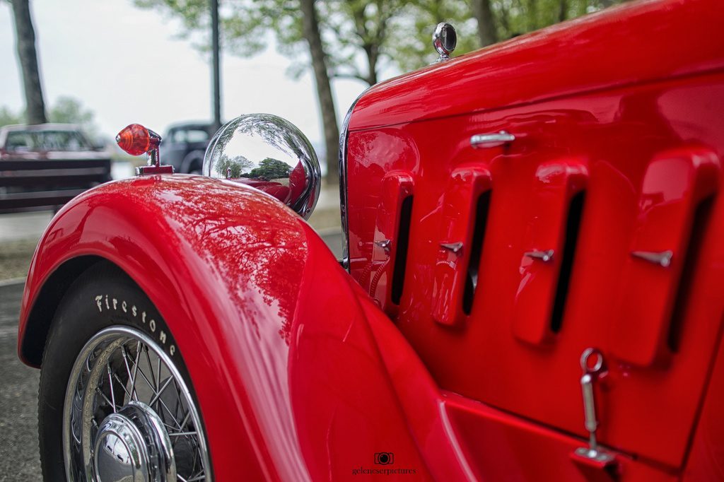 Veterán autók árasztották el Balatonfüredet