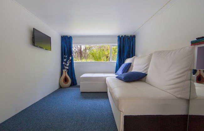 Barátai kinevették amikor azt mondta, hogy 10 négyzetméteres konténerbe költözött… de csak ameddig beléptek! - VIDEÓ 2