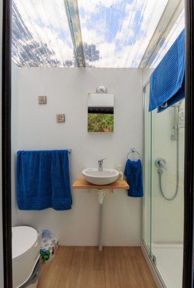 Barátai kinevették amikor azt mondta, hogy 10 négyzetméteres konténerbe költözött… de csak ameddig beléptek! - VIDEÓ 3