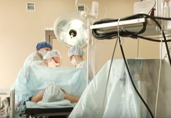 Csak a terhesség 41-ik hetében ment először orvoshoz… sokkot kaptak az orvosok attól, amit felfedeztek a hasában!