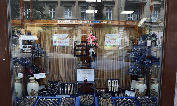 Családi dráma Bajban van Klapka György zálogháza! 1