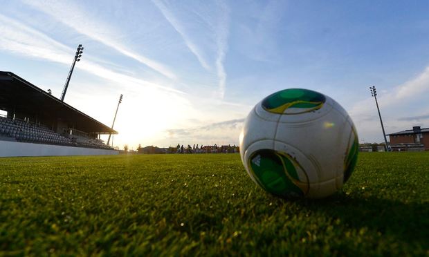 Horror a magyar focipályán, sokkot kaptak a játékosok!