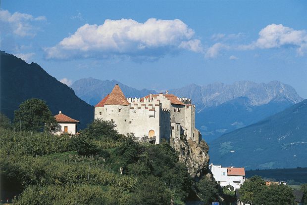 Ingyen osztogat luxusingatlanokat a kormány! 2