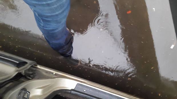 Kiadták a riasztást: órákon belül leszakad az ég, jégeső is jön