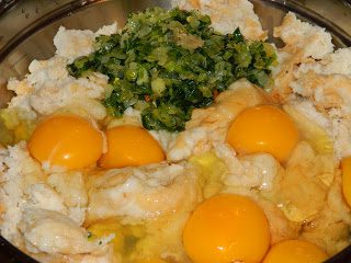 Levesben főtt töltelék