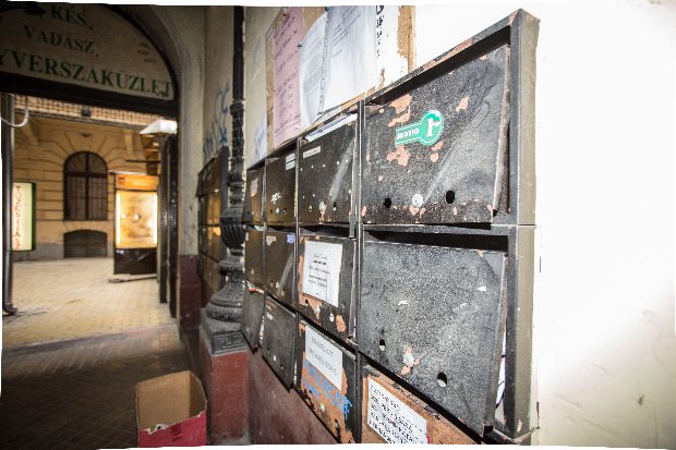 Sorra törik fel a levélszekrényeket!