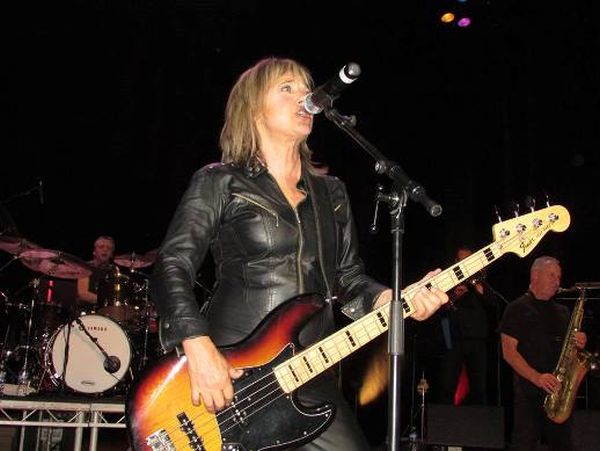 Retro buli lesz! Jön a 70-es évek pöttöm rockladyje!