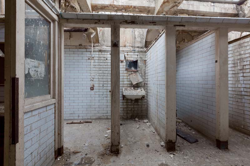 Vécét vett Laura magának, most őrült luxusban él a föld alatt…