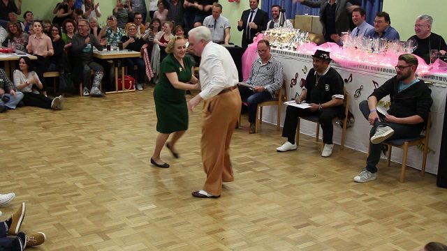 Ez a cuki idős pár az egész világnak megmutatja, hogy hogyan kell járni a táncot