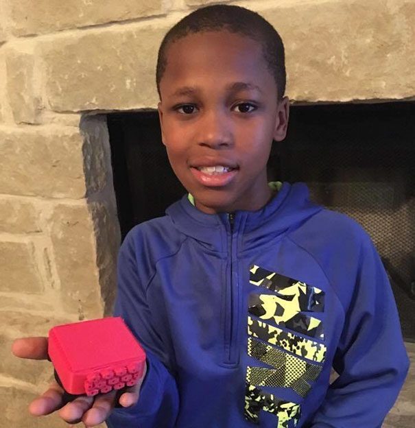 A 10 éves fiú feltalált egy eszközt, ami megmenti az autóban hagyott gyerekeket a hőgutától