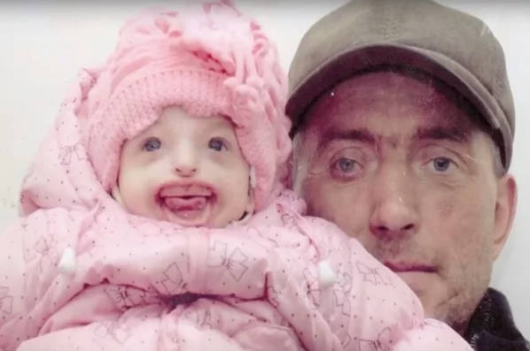 A 42 éves nagymama teherbe esett, amikor a baba megszületett, még az orvosok is megdöbbentek!