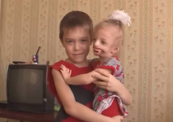 A 42 éves nagymama teherbe esett, amikor a baba megszületett, még az orvosok is megdöbbentek!