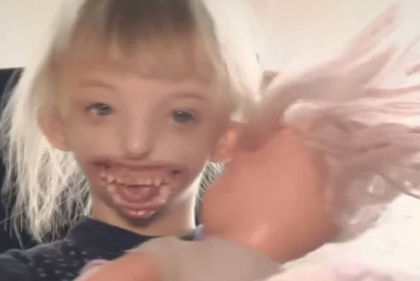 A 42 éves nagymama teherbe esett, amikor a baba megszületett, még az orvosok is megdöbbentek!