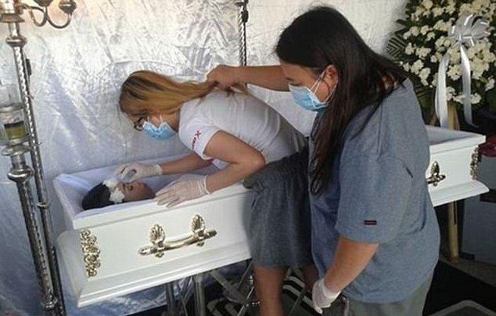 A 20 éves lány utolsó kívánsága az volt, kisminkelve helyezzék a koporsóba… 2