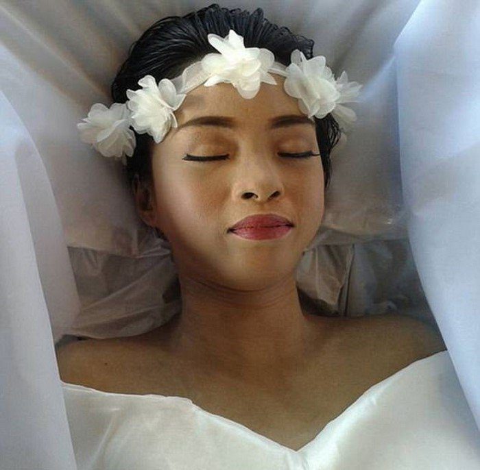 A 20 éves lány utolsó kívánsága az volt, kisminkelve helyezzék a koporsóba… 3