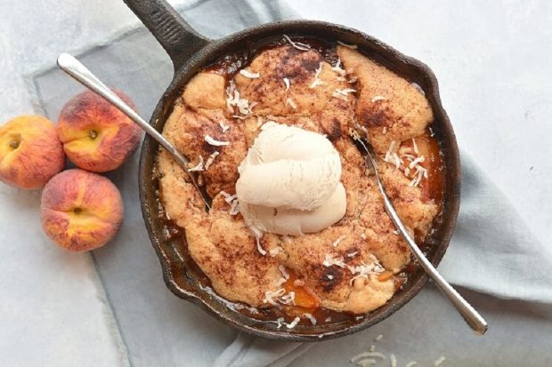 Itt a nyár diétás sütiszenzációja, tarol a barackos cobbler 2