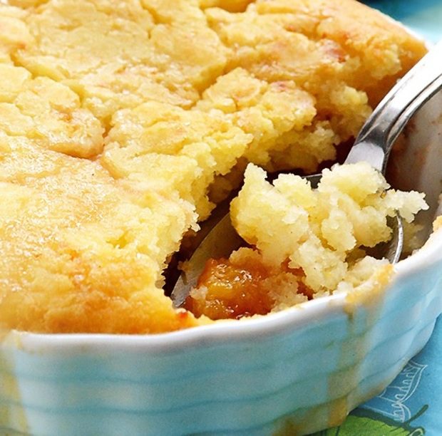 Itt a nyár diétás sütiszenzációja, tarol a barackos cobbler