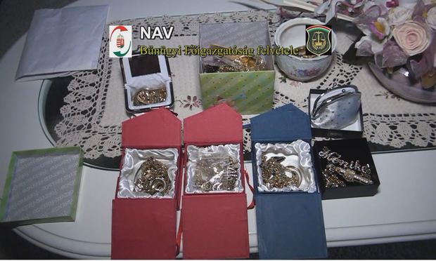 Közel kétszáz millió forintot foglaltak le Győzikétől