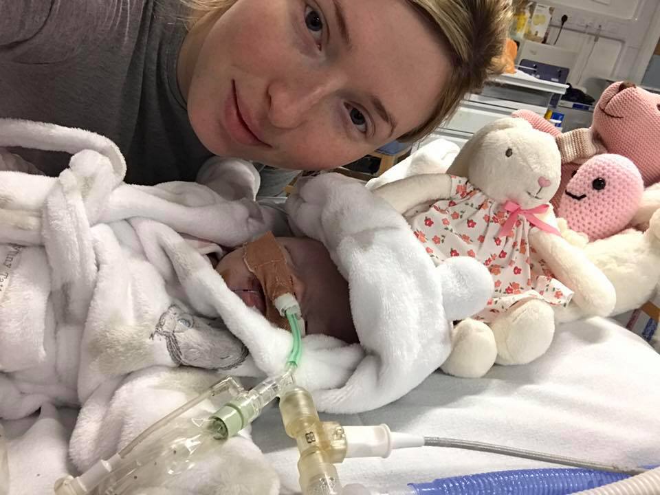 Hazavitte a halott kisbabát a kórházból a magyar pár