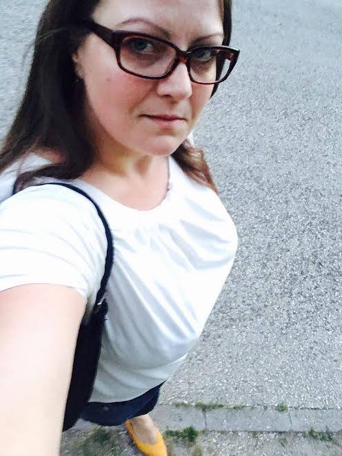 “Jézusom, milyen csaj ül mellettem, átülök” A budapesti lány válasza robbantja a netet!