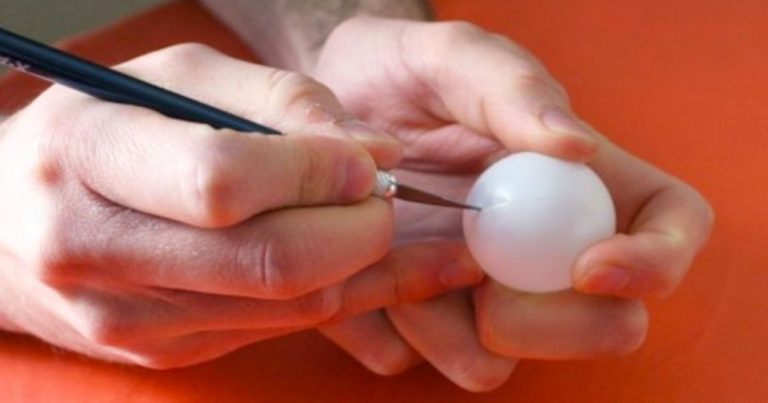 Így készíts fényfüzért pingpong labdából