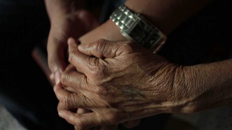 A 4 éves fiú eltűnik otthonról… 25 évvel később kopogtat az ajtón és a család sírva fakad 6