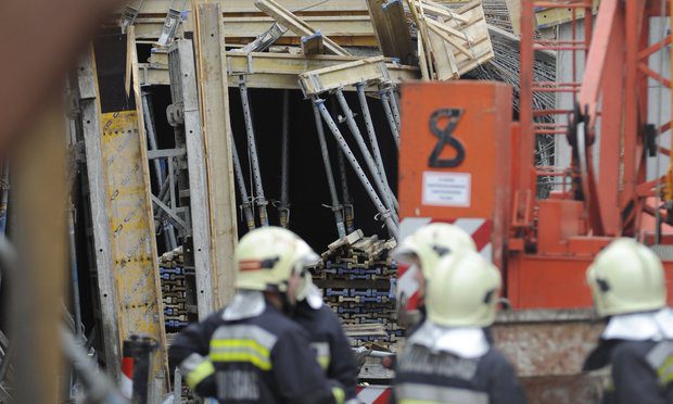 Budapesti tragédia Drámai fotók a beomlott házról, túlélőket keresnek 1