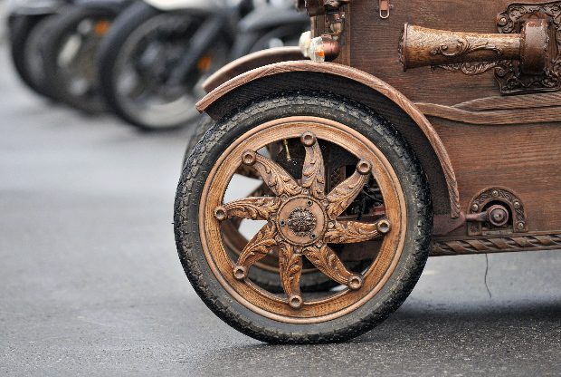 Eszméletlen, mit bütykölt össze az őrült orosz asztalos 2