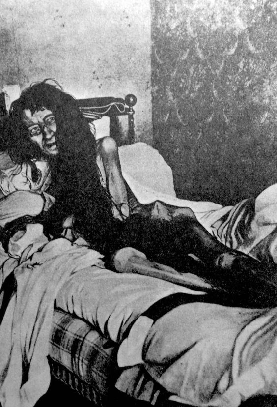 Ez az anya 25 évre bezárta lányát egy sötét kamrába… amikor a rendőrség belépett a szobába, szörnyű dolgot fedezett fel! 2