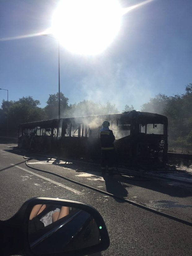 Ez őrület: újabb magyar busz égett ki menet közben
