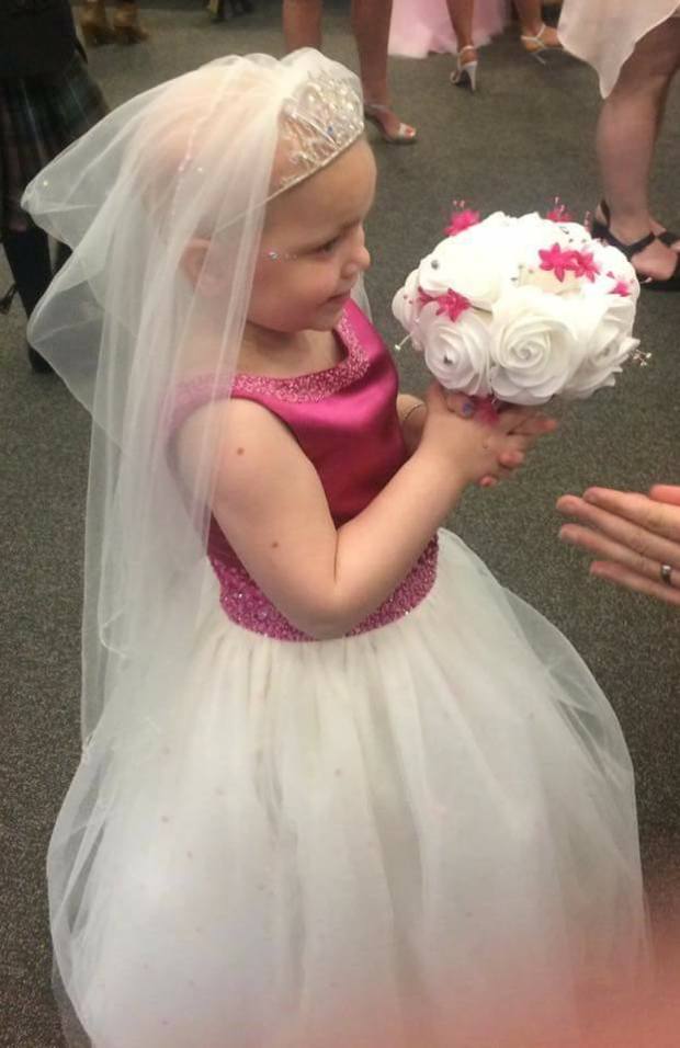 Fájdalmas tündérmese ezért ment férjhez az 5 éves kislány