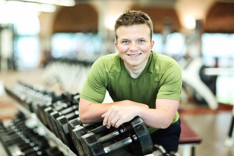 150 kilót nyomott, a gúnyos beszólások céltáblája volt. 1 év alatt teljesen átváltozott és 84 kilótól szabadult meg