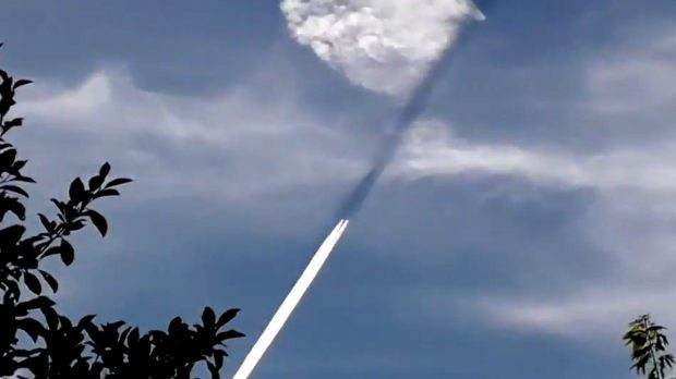 Őrült elmélet jött divatba szakadozik a hologramháló a Föld körül 1