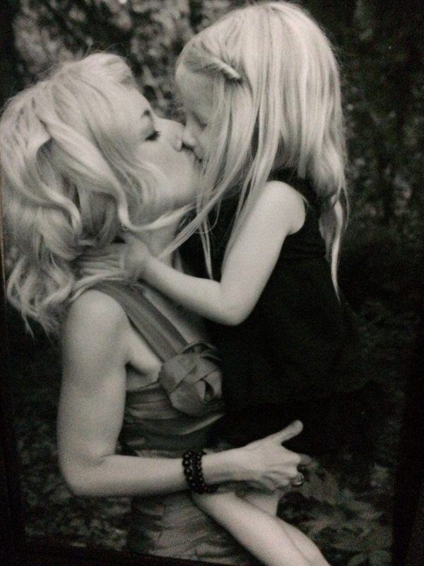 A sofőr lát egy véres 5 éves kislányt, amint integet. Ahogy egyre közelebb kerül, a gyomra kavarog 2