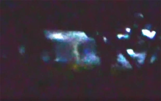 Elképesztő UFO-videó Még a pilótafülkében ücsörgő idegen lény is látszódik 2