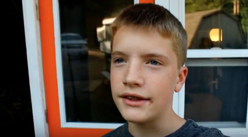 A 13 éves fiú 400 ezer forintból épített saját házat Nézd meg, amikor kinyitja az ajtót, és feltárja az 5 négyzetméteres remekművet 1