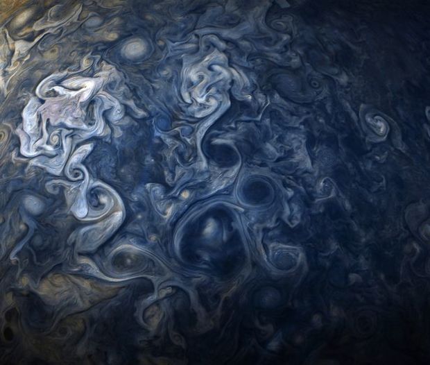 Döbbenetes fotókat küldött a Juno űrszonda a Jupiterről 2
