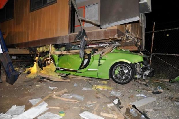 Ilyen pépesre törték a 36 milliós menta zöld Lamborghinit 3