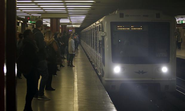 Most érkezett: Elgázolt egy utast a metró Budapesten