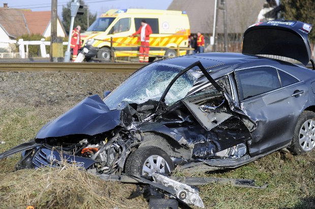 Most kaptuk: Borzalmas balesetben halt szörnyet egy sofőr a Dunántúlon