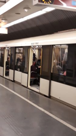 4-es metróvonal. Metrókocsi. Szinte semmi különbség nincs. Kép: Hirmagazin.eu