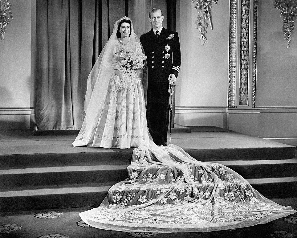 Erzsébet királynő meseszép menyasszony volt – Így ragyogott Fülöp herceg oldalán 2