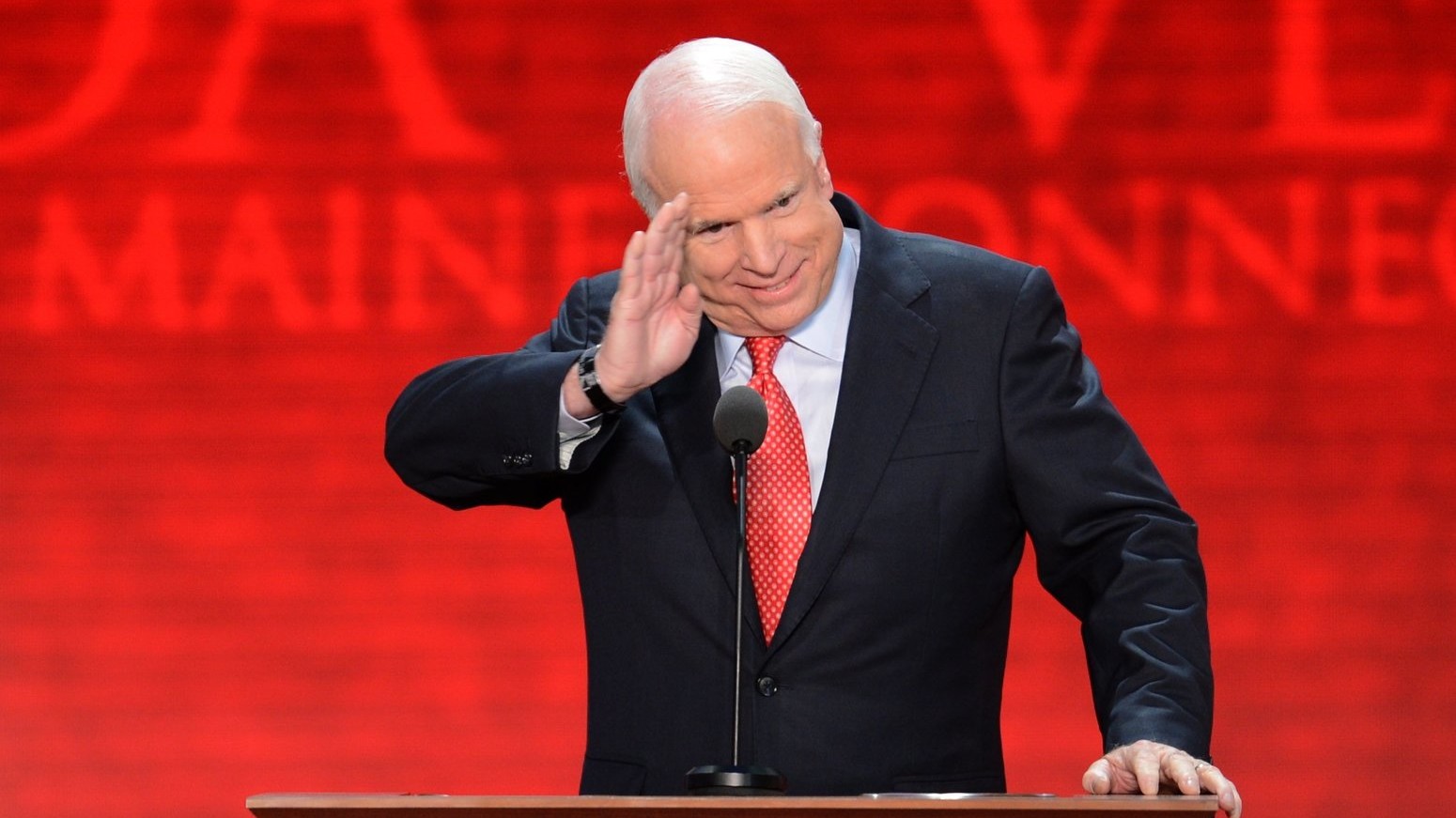 Az arizonai kormányzó nevezi ki McCain utódját 1