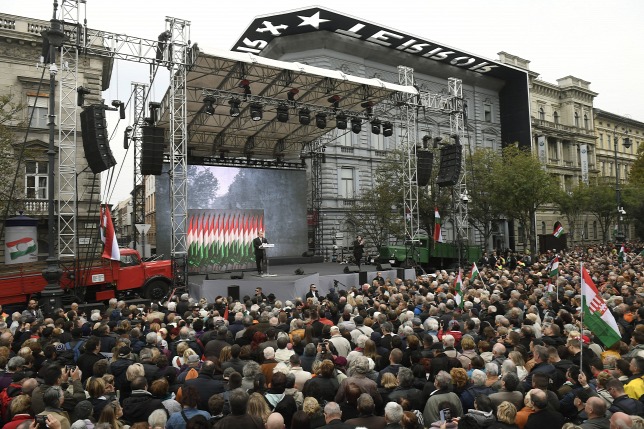 Itt van Orbán Viktor ünnepi videója