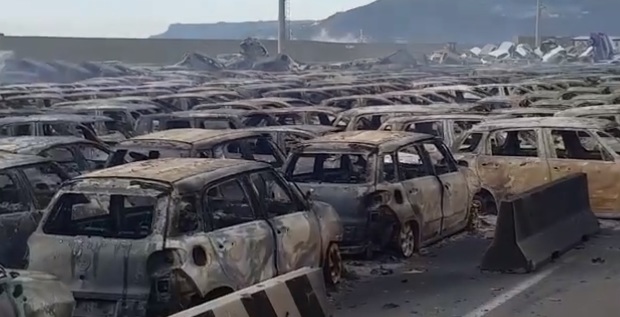 Több száz autó lángolt, bedurrantotta az akksikat a sós víz - VIDEÓ