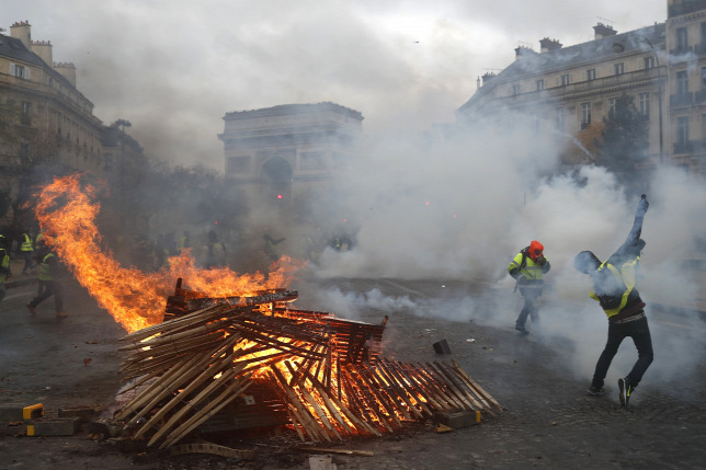 A rendkívüli állapot kihirdetését kérte a francia rendőrség