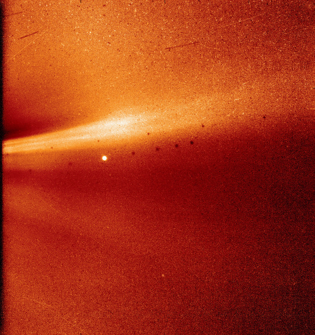 Ez az első felvétel 12 centis pajzsa mögül fotózta a Nap felszínét a NASA napszondája 1