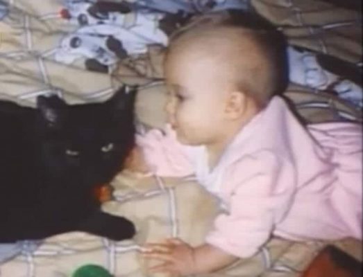 Az anya furcsa macska hangokat hallott a bébiőrön keresztül – Látva a babát azonnal hívta a mentőket 2